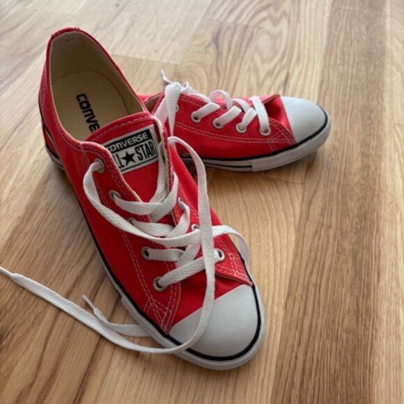 Women's Chuck Taylor All Star Low Top Sneakers - Red - Size 8 - Picture 1 of 3